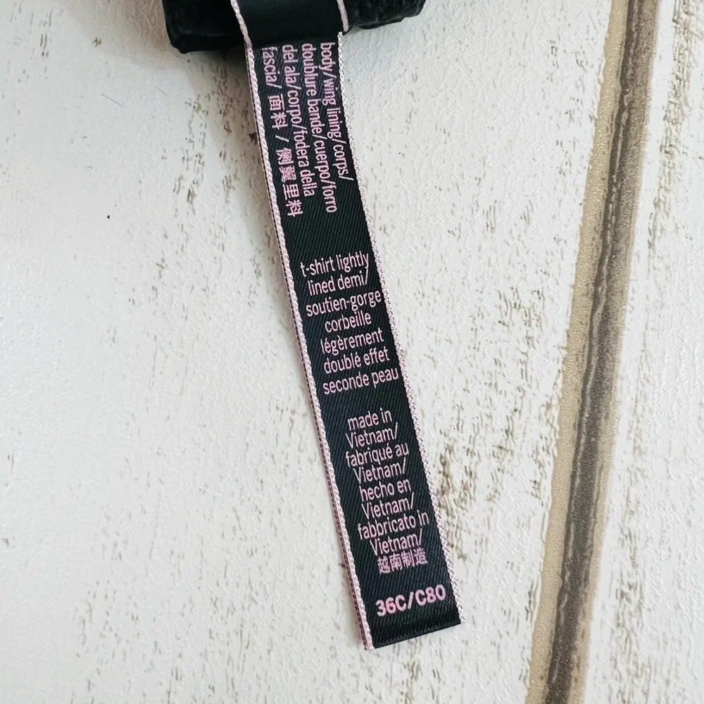 36C Victoria’s Secret T-Shirt Lightly Lined Demi Bra Black Logo Straps - Picture 7 of 7
